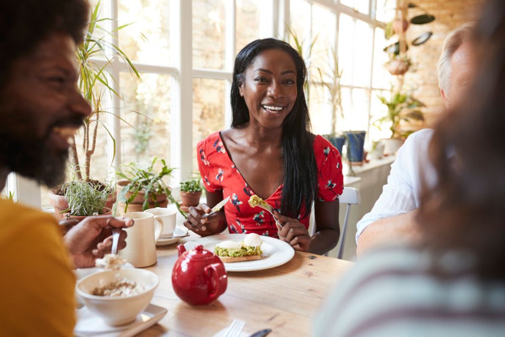 16 Tips To Help You Eat Healthy When Dining Out - Hero image