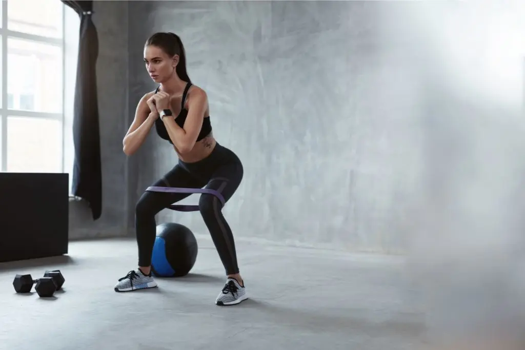 9 Squat Mistakes You Want To Avoid - Picture Panel 2 - Desktop